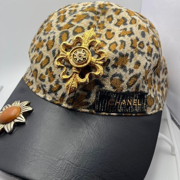 Womens leopard print cap - Picture 2 of 4